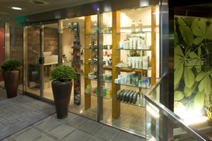 f_shop0 FLIP B AVEDA(フリップ ビー アヴェダ)店内風景1